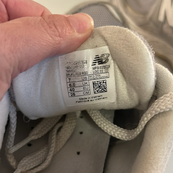 New Balance Men's 2002R Concrete Grey Athletic Workout Running Shoes Size 7 - Picture 8 of 9